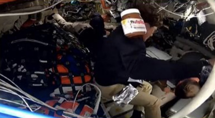 un barattolo di NUtella nello spazio